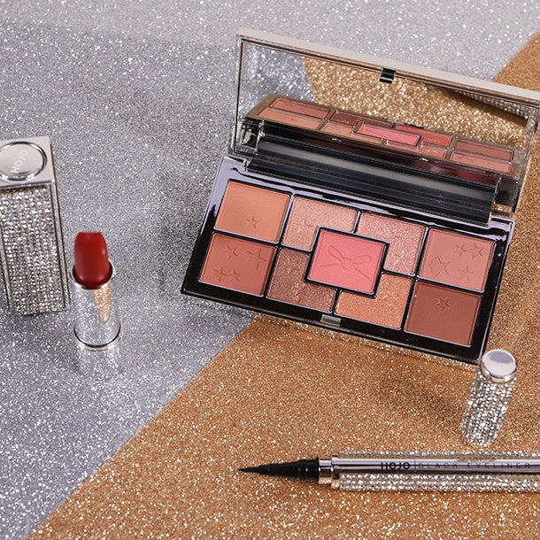 3-piece cosmetic set
Eyeshadow palette, Lipstick and Eyeliner