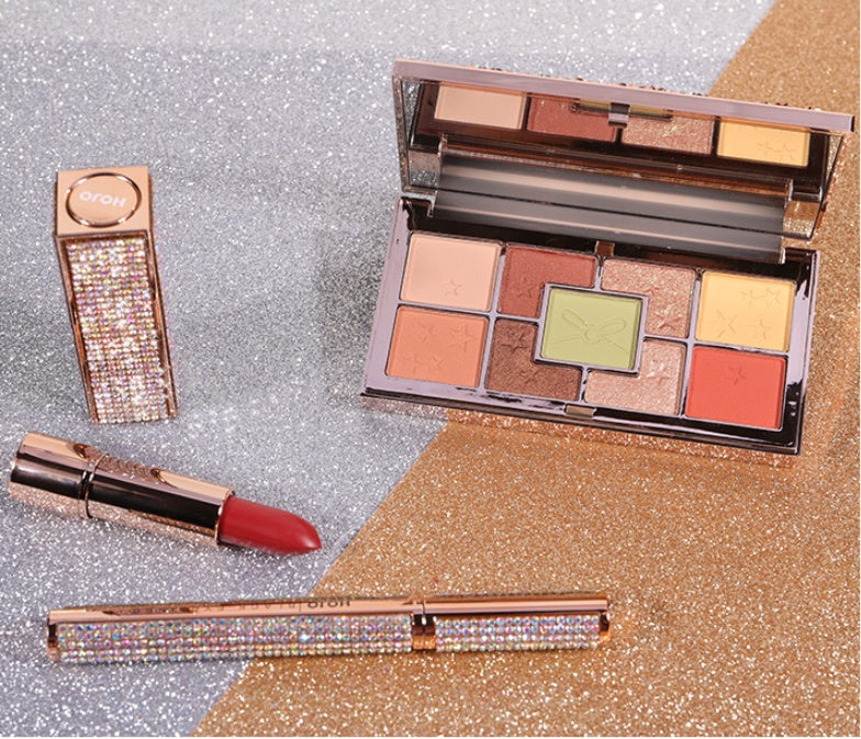 3-piece cosmetic set
Eyeshadow palette, Lipstick and Eyeliner